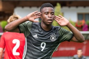 易游体育小组-包含斯图加特阵中年轻天才获得国家队首秀的词条