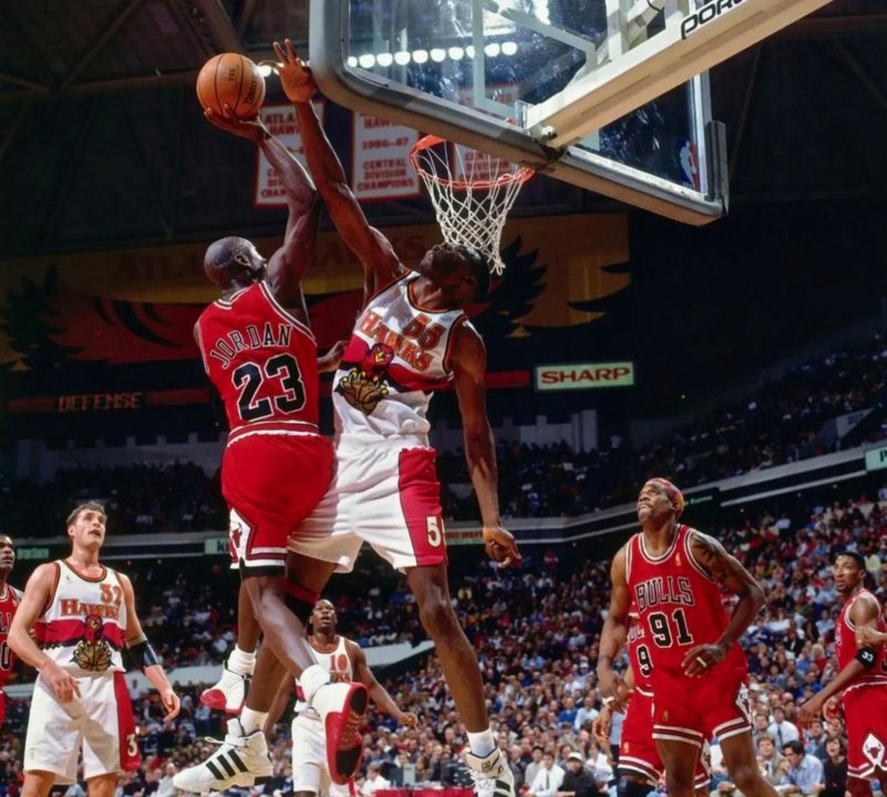 一次突如其来的惊险事件搅动篮球界(蓝球事件) 一次突如其来的惊险事件搅动篮球界(蓝球事件)